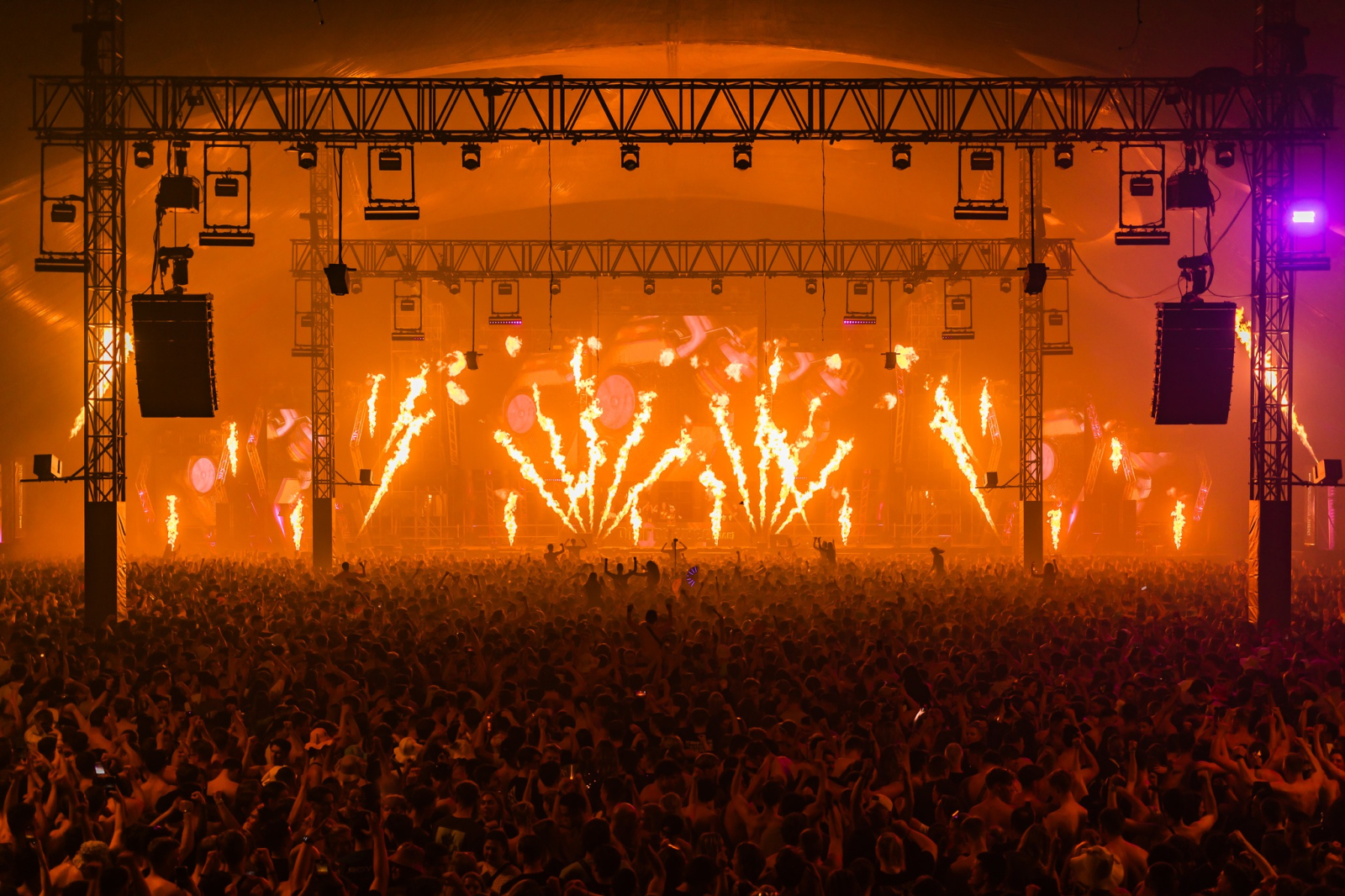 REBELLiON Indoor