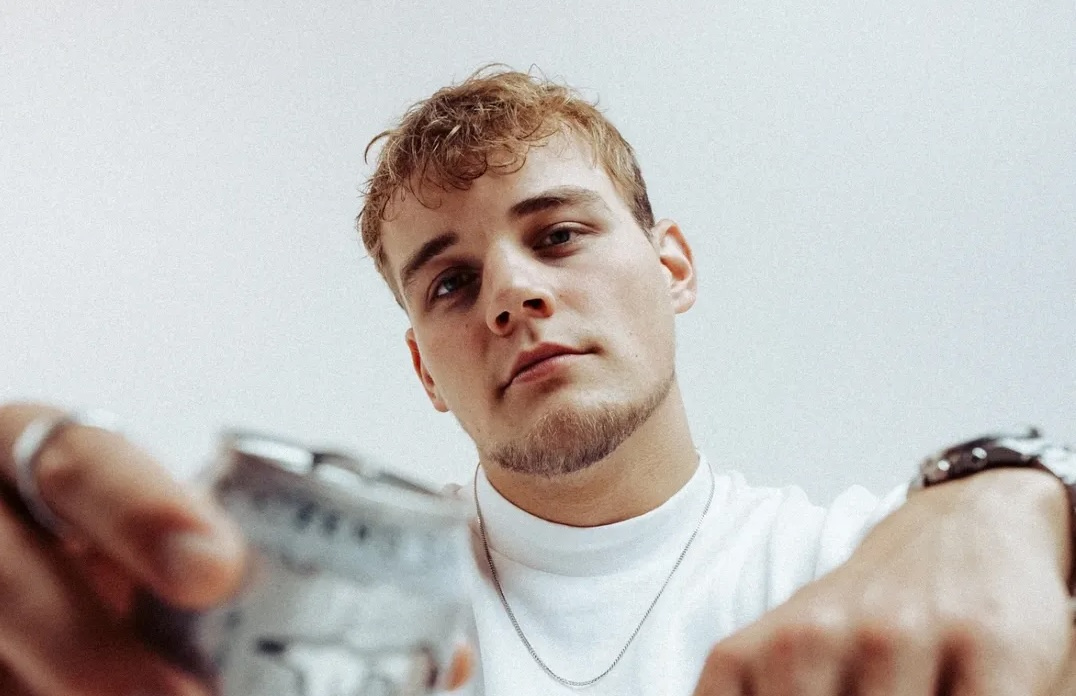 ERABREAK unleashes his full potential on his first EP ever: &lsquo;EXPOSE&rsquo;