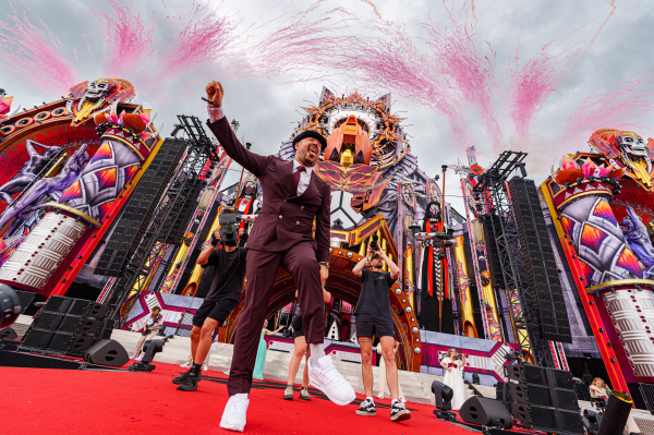 Dr. Peacock goes worldwide with his brand new album &lsquo;Tripping with Dr. Peacock&rsquo;